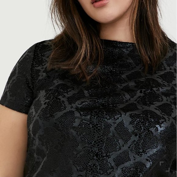 2X HOST PICK!!! BLACK SNAKESKIN PRINT VELVET HIGH NECK TEE - Picture 3 of 7